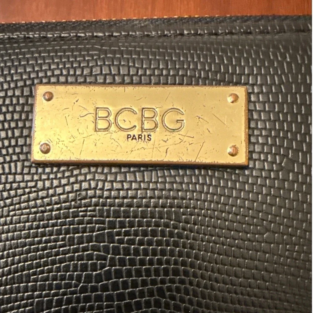BCBG‎ wallet long black gold zipper